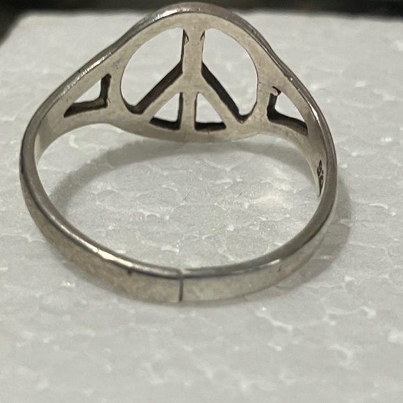 Vintage Sterling Silver Peace Sign Ring - Picture 7 of 9